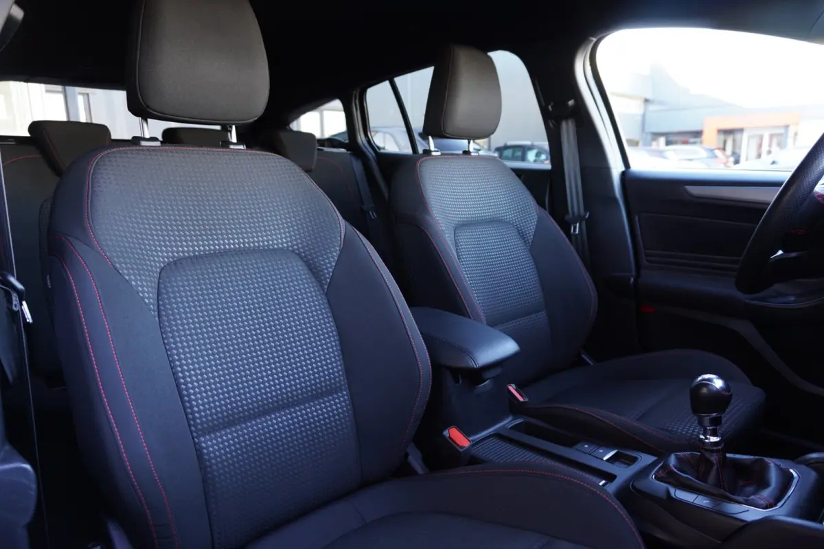 1.0 EcoBoost Hybrid ST Line Style | Airco | Navigatie | Carplay | Elek. pakket | 2022 | Inruil mogelijk