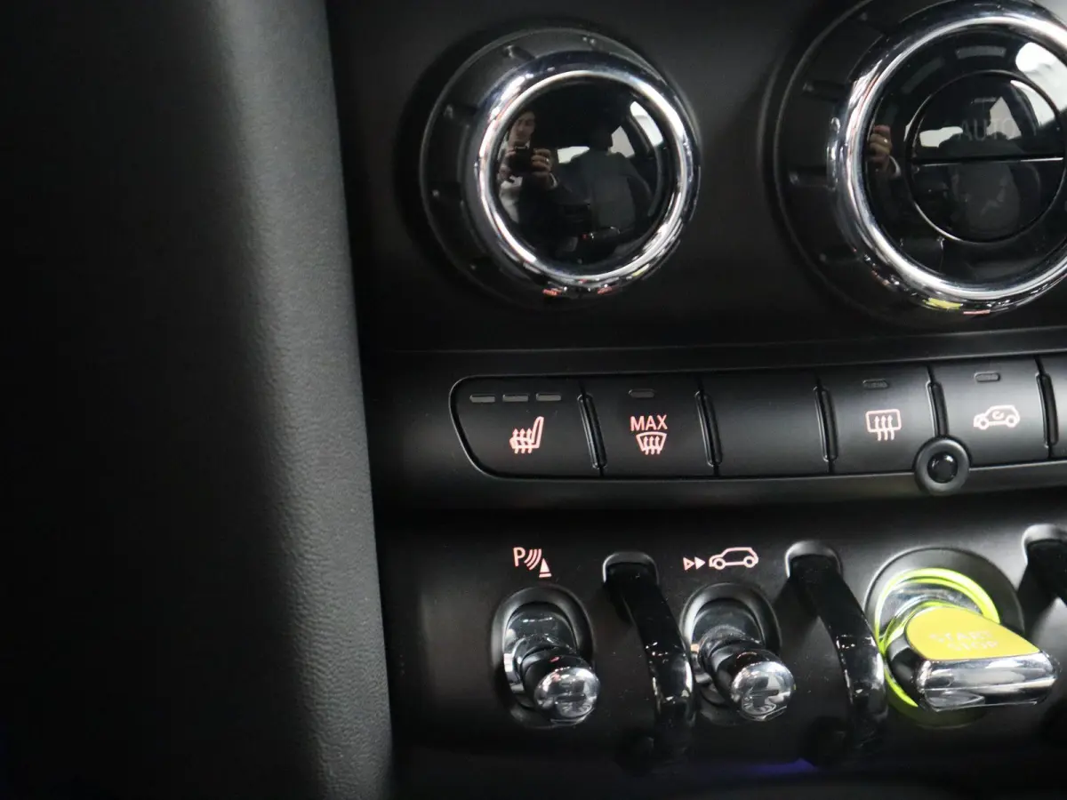 Business Edition 33 kWh | Sportstoel |  Stoelverwarming | Driving Assistant Plus | Achteruitrijcamera |
