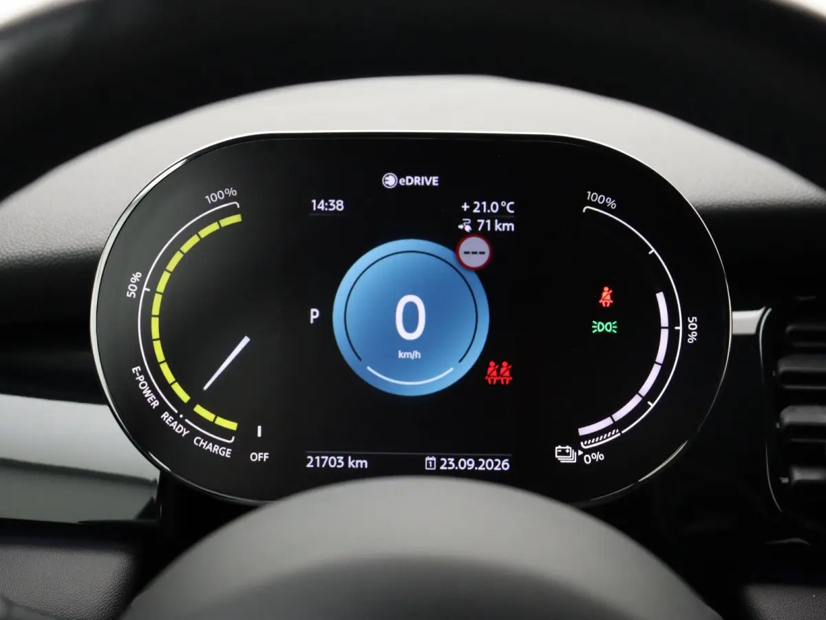 Business Edition 33 kWh | Sportstoel |  Stoelverwarming | Driving Assistant Plus | Achteruitrijcamera |