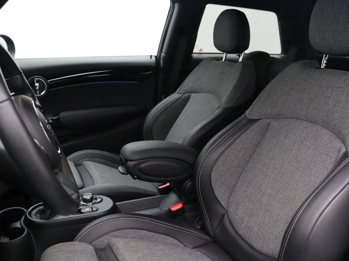 Business Edition 33 kWh | Sportstoel |  Stoelverwarming | Driving Assistant Plus | Achteruitrijcamera |