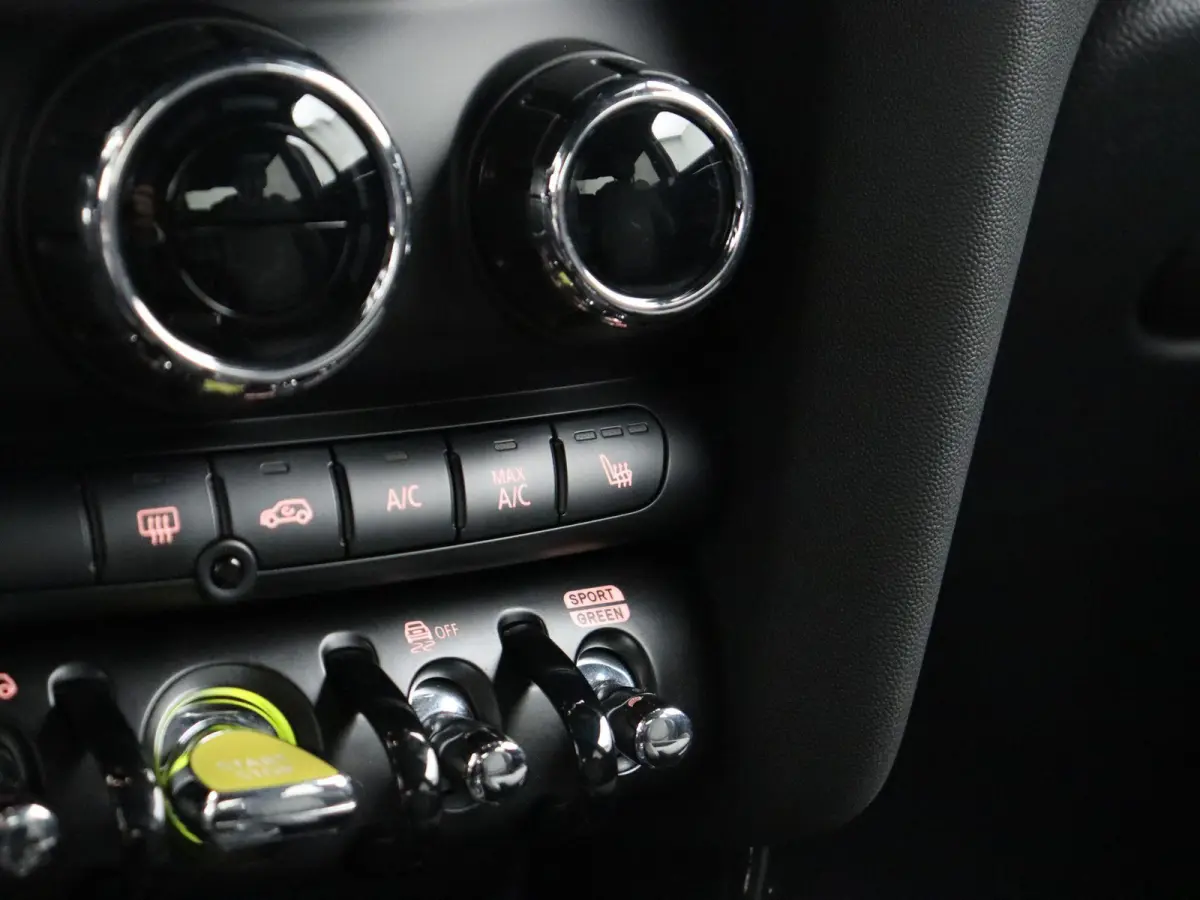 Business Edition 33 kWh | Sportstoel |  Stoelverwarming | Driving Assistant Plus | Achteruitrijcamera |