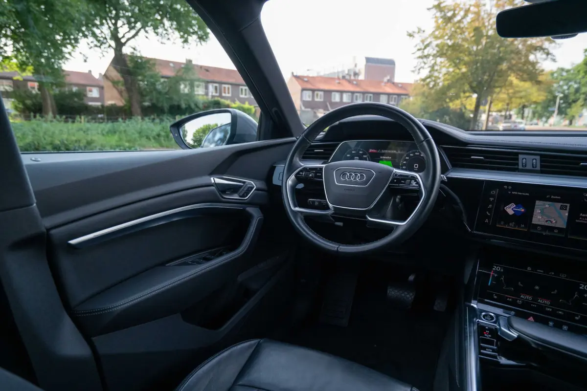 55 quattro Advanced edition Plus 95 kWh Automaat | Airco | Trekhaak | Luchtvering | Vol opties | Dealerauto | Inruil