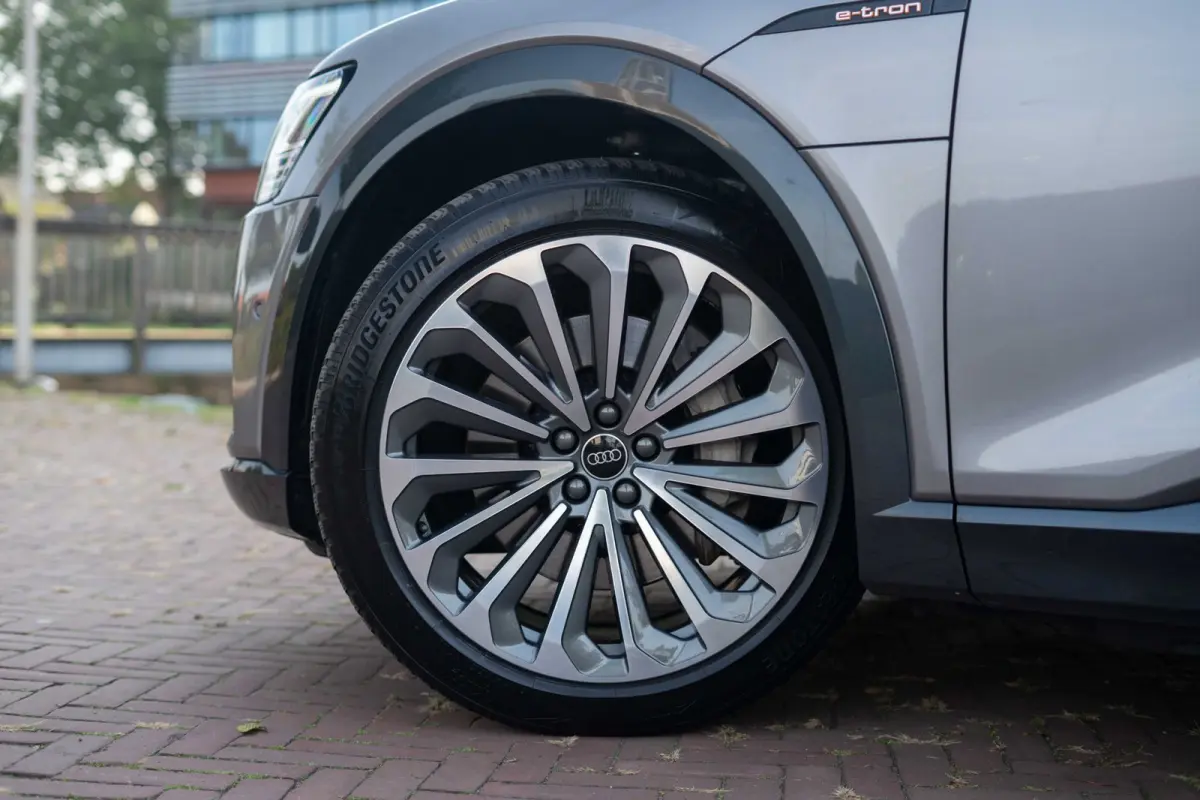 55 quattro Advanced edition Plus 95 kWh Automaat | Airco | Trekhaak | Luchtvering | Vol opties | Dealerauto | Inruil