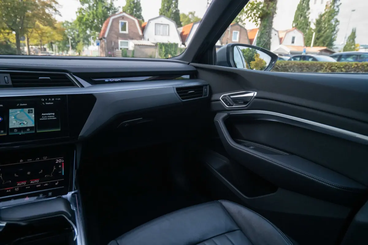 55 quattro Advanced edition Plus 95 kWh Automaat | Airco | Trekhaak | Luchtvering | Vol opties | Dealerauto | Inruil