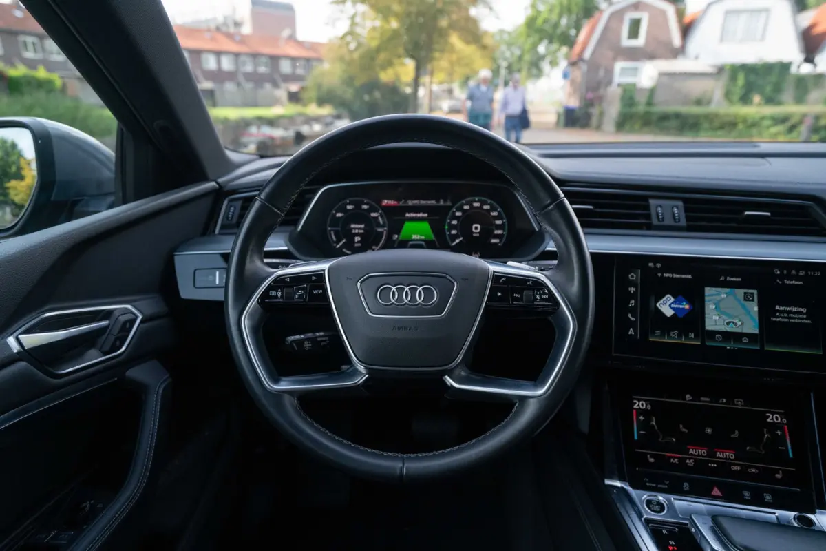 55 quattro Advanced edition Plus 95 kWh Automaat | Airco | Trekhaak | Luchtvering | Vol opties | Dealerauto | Inruil