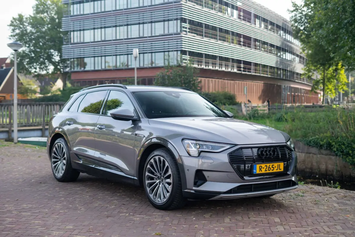 55 quattro Advanced edition Plus 95 kWh Automaat | Airco | Trekhaak | Luchtvering | Vol opties | Dealerauto | Inruil