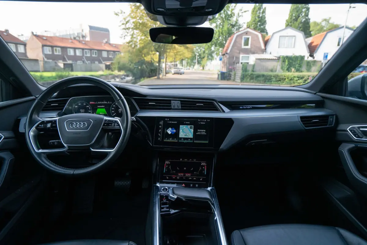 55 quattro Advanced edition Plus 95 kWh Automaat | Airco | Trekhaak | Luchtvering | Vol opties | Dealerauto | Inruil