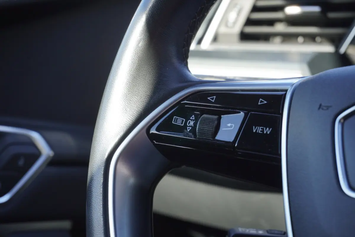 55 quattro Advanced edition Plus 95 kWh Automaat | Airco | Trekhaak | Luchtvering | Vol opties | Dealerauto | Inruil