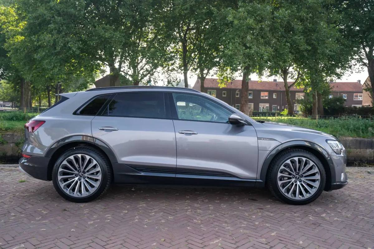 55 quattro Advanced edition Plus 95 kWh Automaat | Airco | Trekhaak | Luchtvering | Vol opties | Dealerauto | Inruil