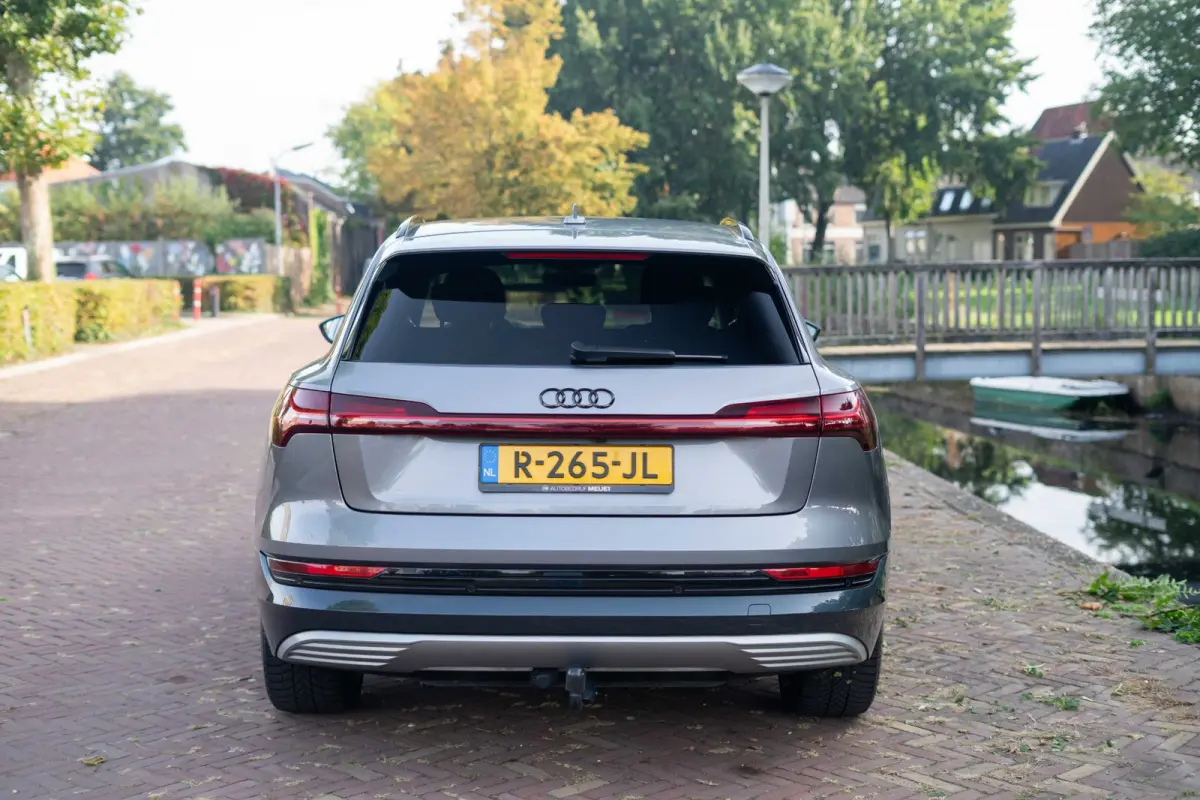 55 quattro Advanced edition Plus 95 kWh Automaat | Airco | Trekhaak | Luchtvering | Vol opties | Dealerauto | Inruil