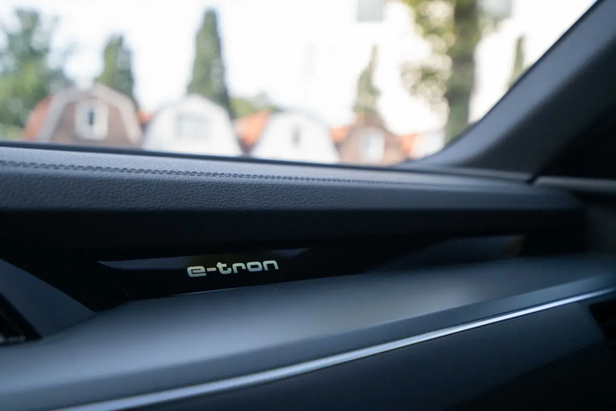 55 quattro Advanced edition Plus 95 kWh Automaat | Airco | Trekhaak | Luchtvering | Vol opties | Dealerauto | Inruil