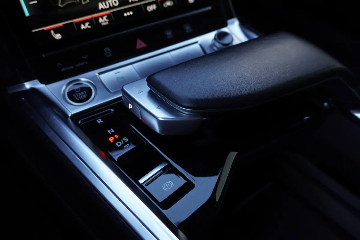 55 quattro Advanced edition Plus 95 kWh Automaat | Airco | Trekhaak | Luchtvering | Vol opties | Dealerauto | Inruil