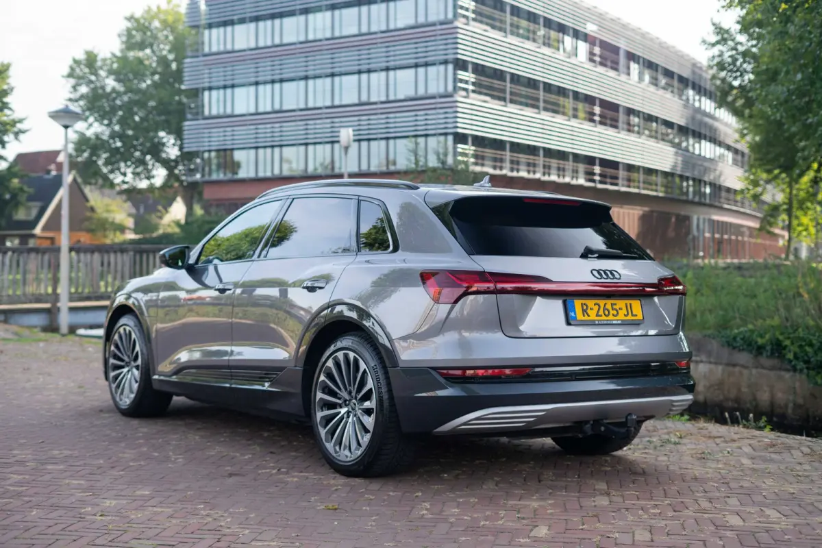 55 quattro Advanced edition Plus 95 kWh Automaat | Airco | Trekhaak | Luchtvering | Vol opties | Dealerauto | Inruil