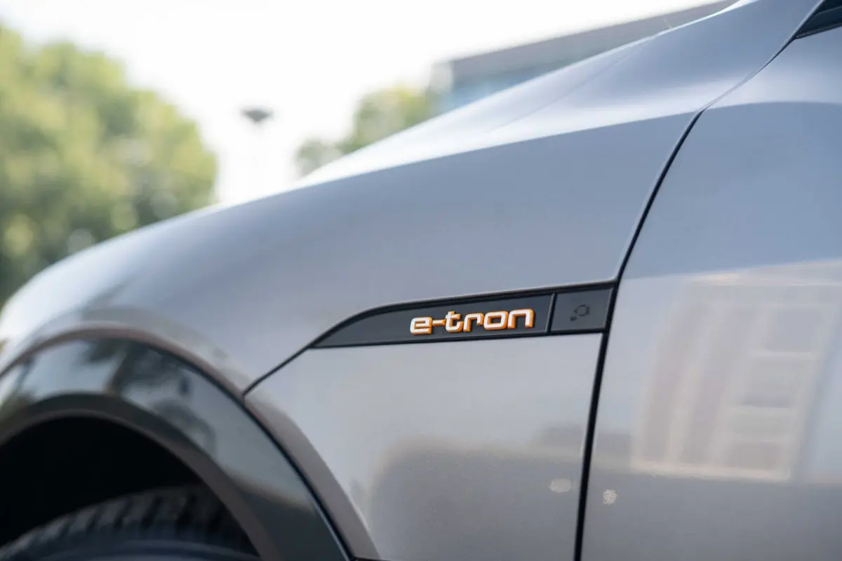 55 quattro Advanced edition Plus 95 kWh Automaat | Airco | Trekhaak | Luchtvering | Vol opties | Dealerauto | Inruil