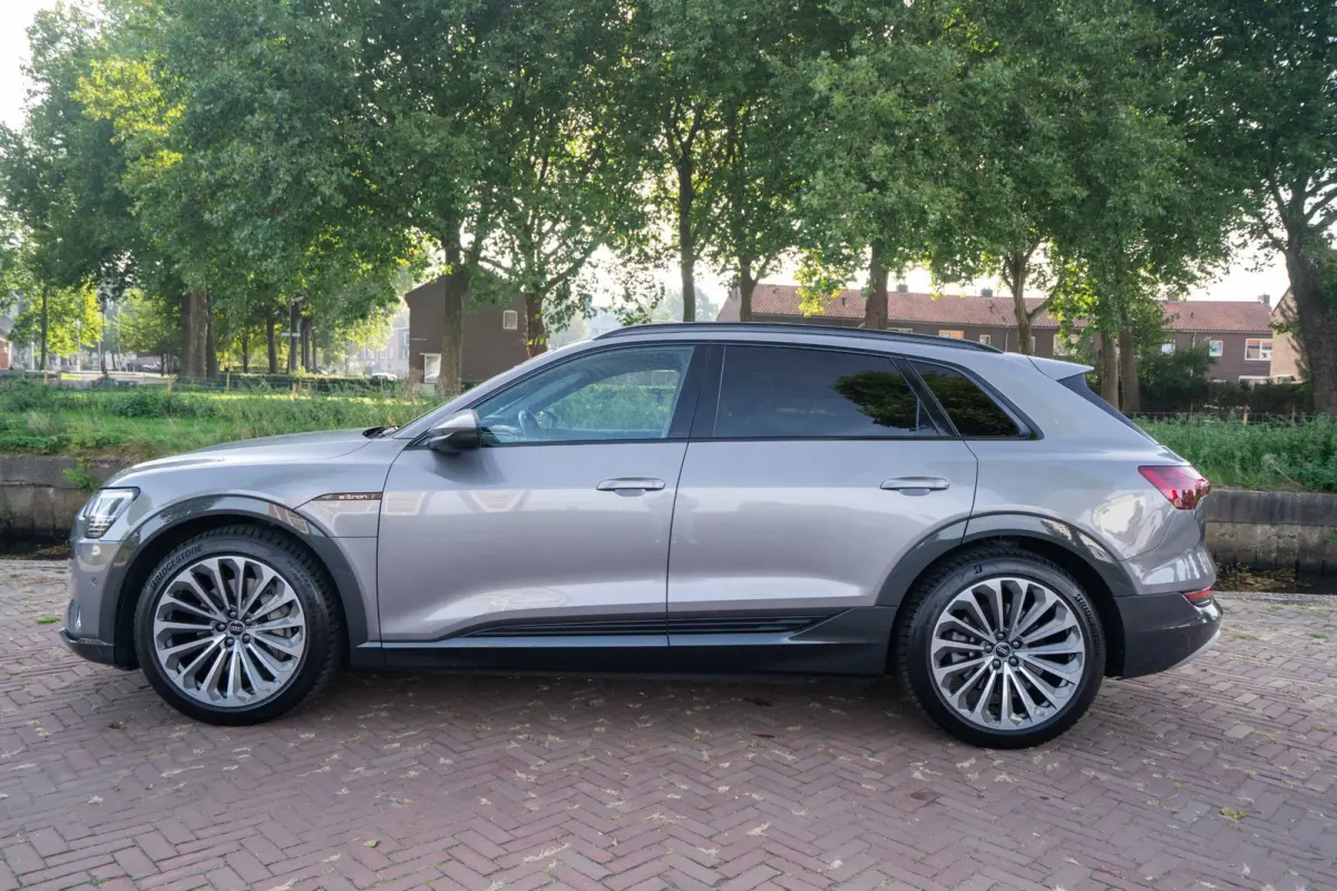 55 quattro Advanced edition Plus 95 kWh Automaat | Airco | Trekhaak | Luchtvering | Vol opties | Dealerauto | Inruil