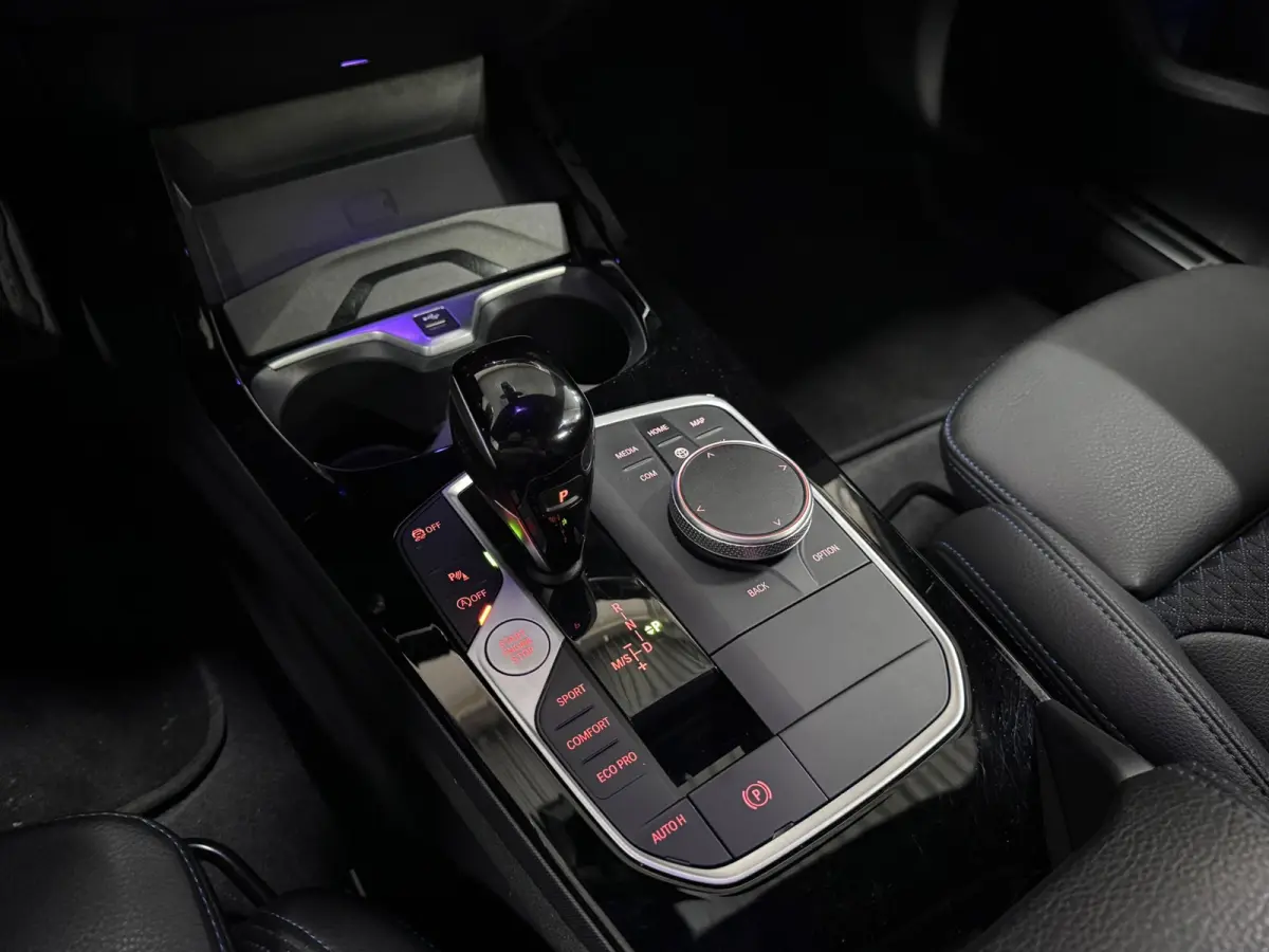 118i Executive - M sport - Trekhaak - Keyless - Leder