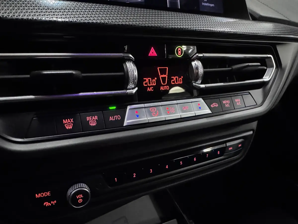 118i Executive - M sport - Trekhaak - Keyless - Leder
