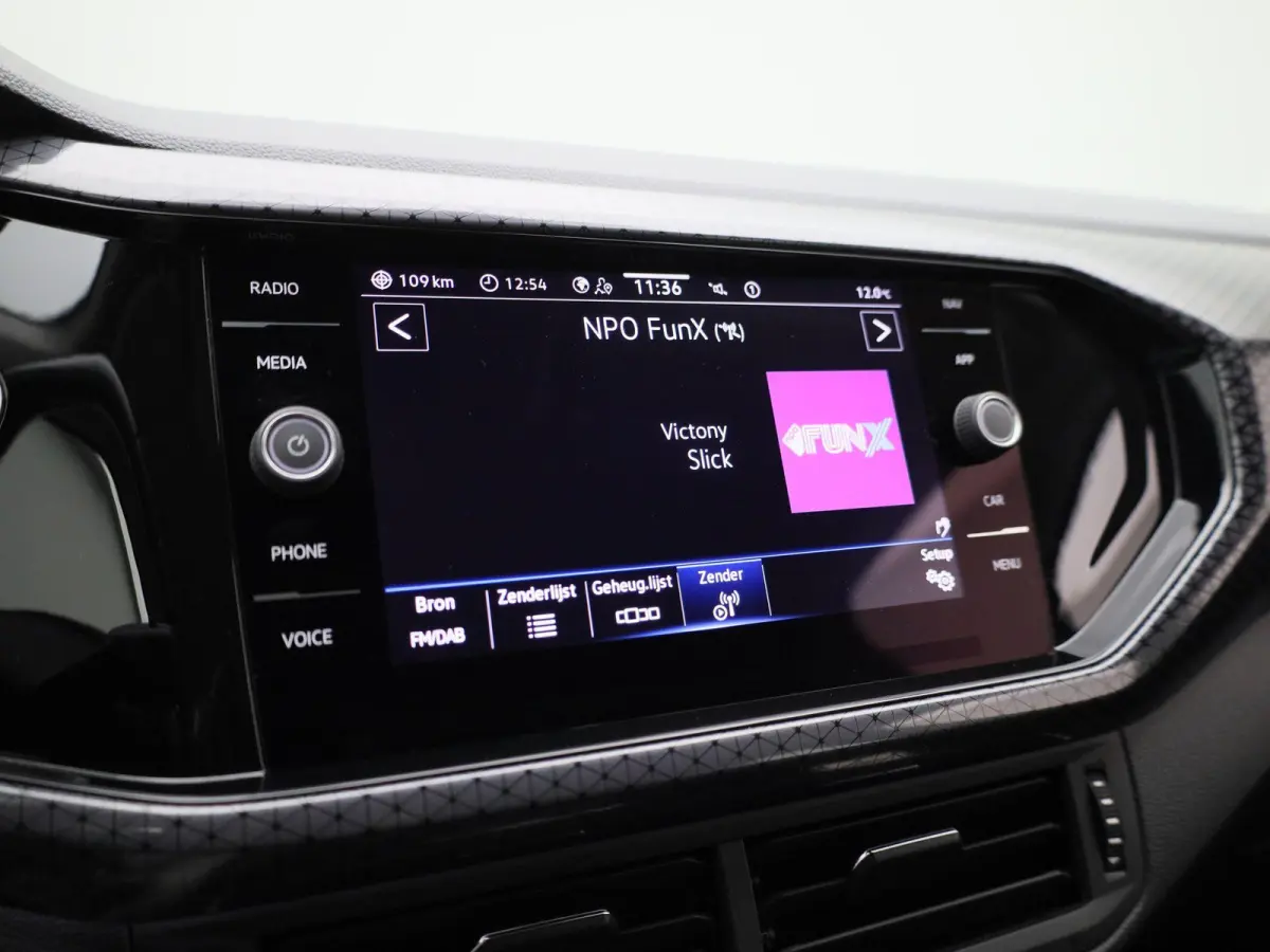 1.0 TSI Style 110 PK| Dealeronderhouden | Navigatie | Parkeersensoren | 17 Inch Velgen | Digitale Cockpit | Buitenspiegels Elektrisch Inklapbaar