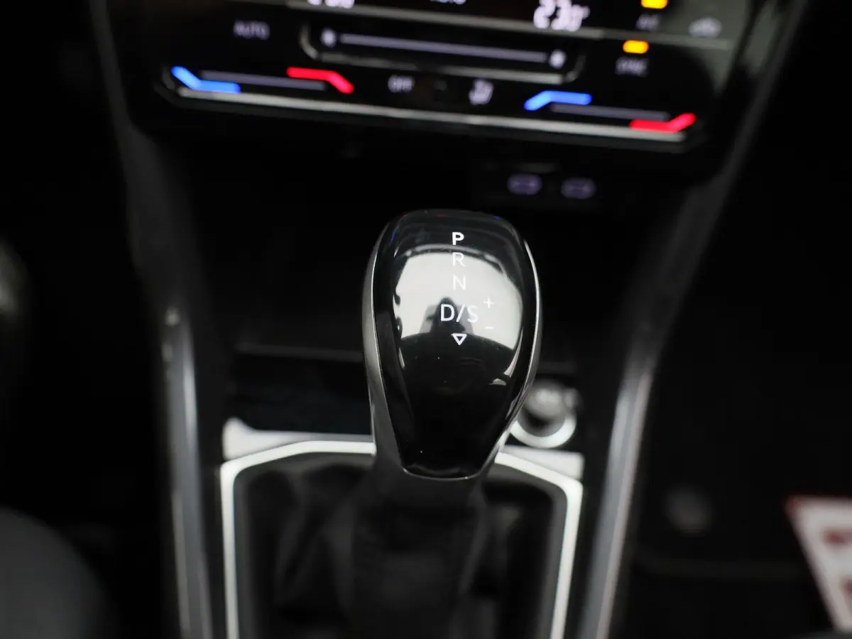 1.0 TSI Style 110 PK| Dealeronderhouden | Navigatie | Parkeersensoren | 17 Inch Velgen | Digitale Cockpit | Buitenspiegels Elektrisch Inklapbaar