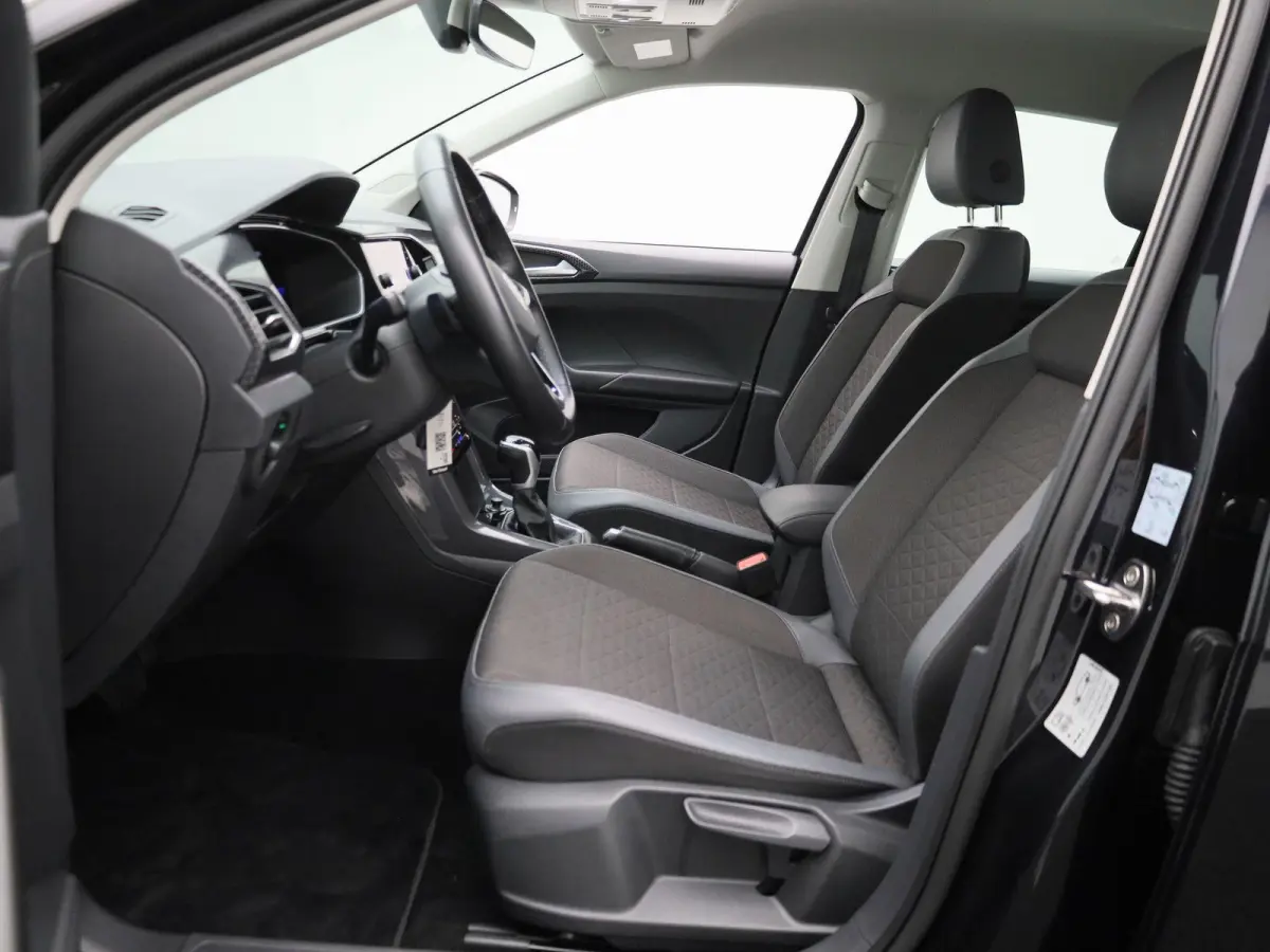 1.0 TSI Style 110 PK| Dealeronderhouden | Navigatie | Parkeersensoren | 17 Inch Velgen | Digitale Cockpit | Buitenspiegels Elektrisch Inklapbaar