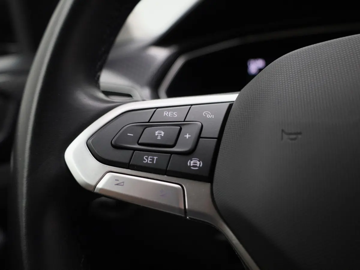 1.0 TSI Style 110 PK| Dealeronderhouden | Navigatie | Parkeersensoren | 17 Inch Velgen | Digitale Cockpit | Buitenspiegels Elektrisch Inklapbaar