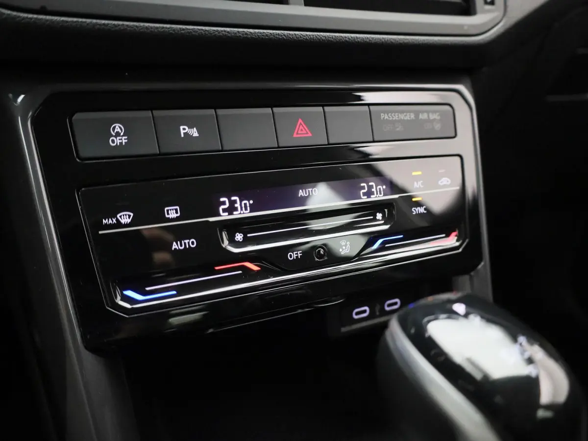 1.0 TSI Style 110 PK| Dealeronderhouden | Navigatie | Parkeersensoren | 17 Inch Velgen | Digitale Cockpit | Buitenspiegels Elektrisch Inklapbaar