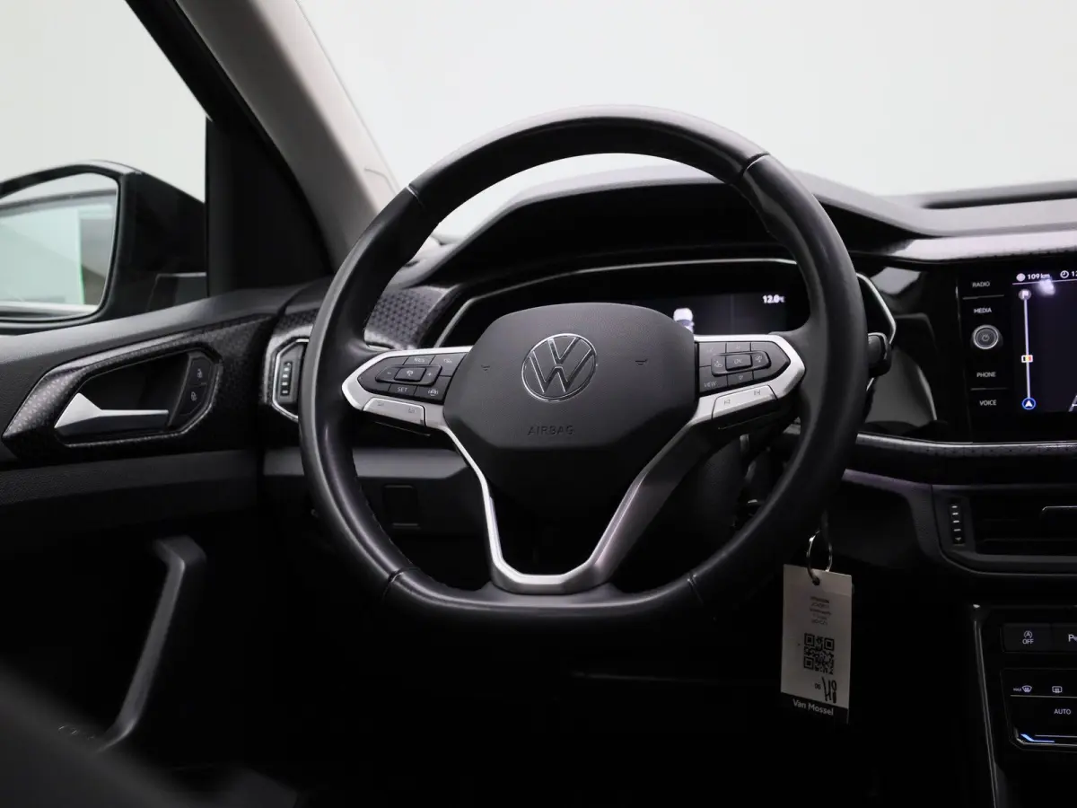 1.0 TSI Style 110 PK| Dealeronderhouden | Navigatie | Parkeersensoren | 17 Inch Velgen | Digitale Cockpit | Buitenspiegels Elektrisch Inklapbaar