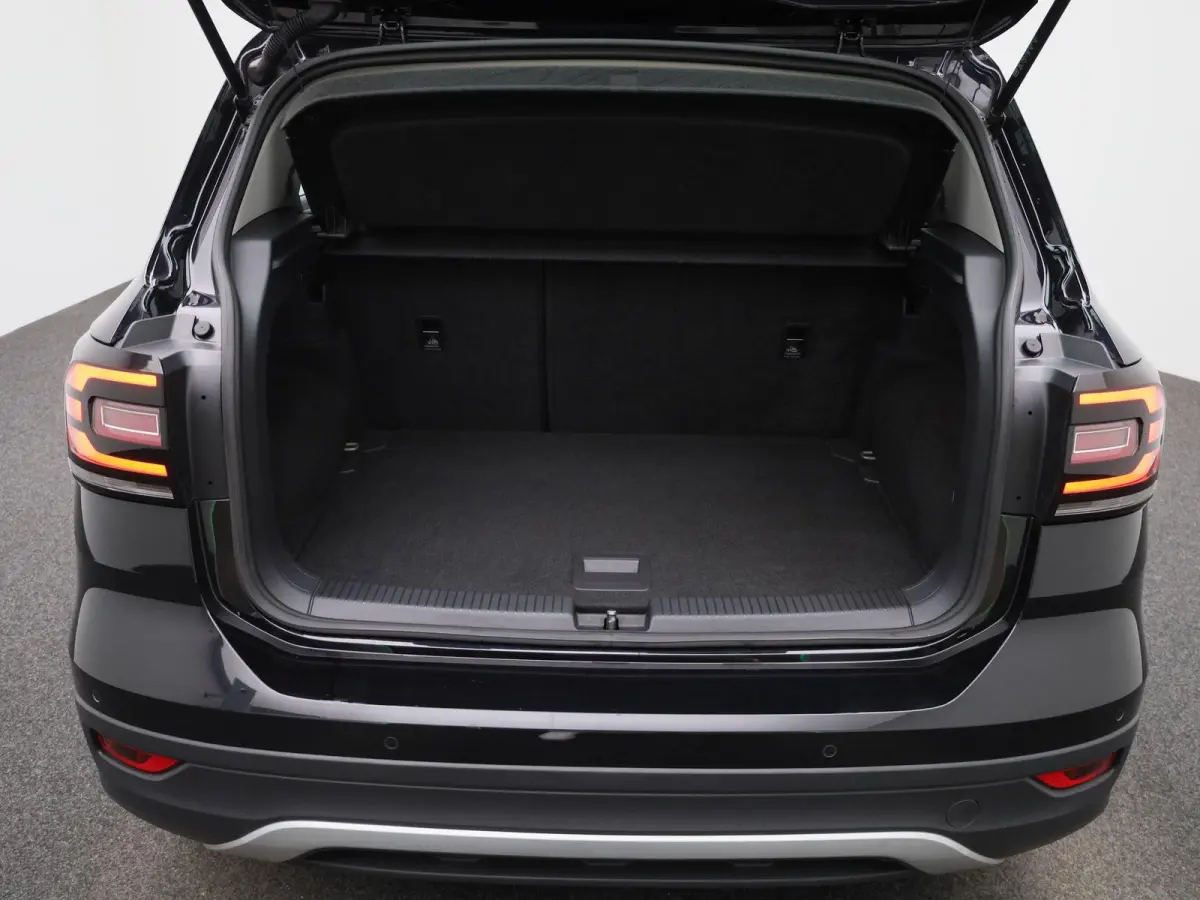 1.0 TSI Style 110 PK| Dealeronderhouden | Navigatie | Parkeersensoren | 17 Inch Velgen | Digitale Cockpit | Buitenspiegels Elektrisch Inklapbaar