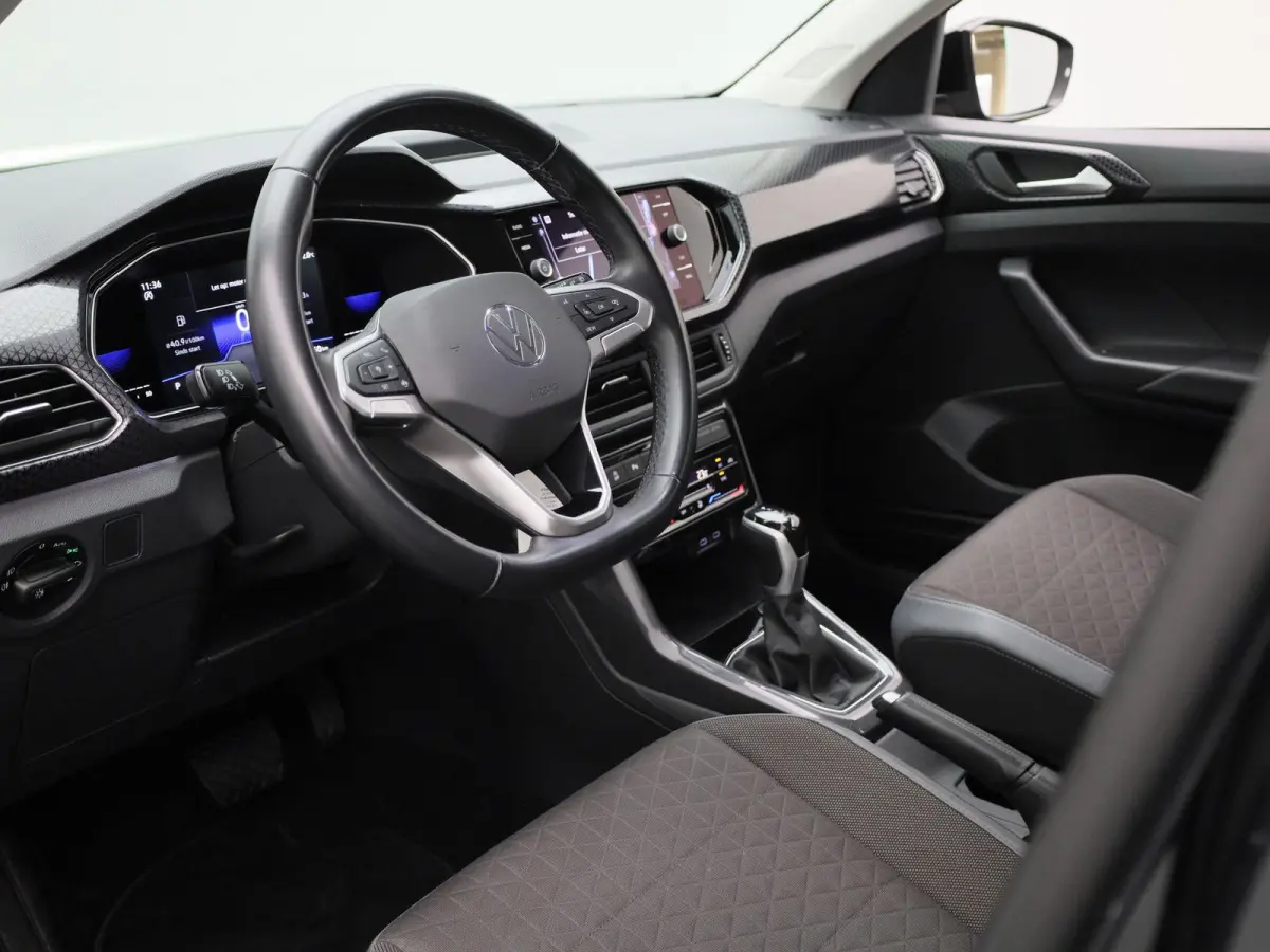1.0 TSI Style 110 PK| Dealeronderhouden | Navigatie | Parkeersensoren | 17 Inch Velgen | Digitale Cockpit | Buitenspiegels Elektrisch Inklapbaar