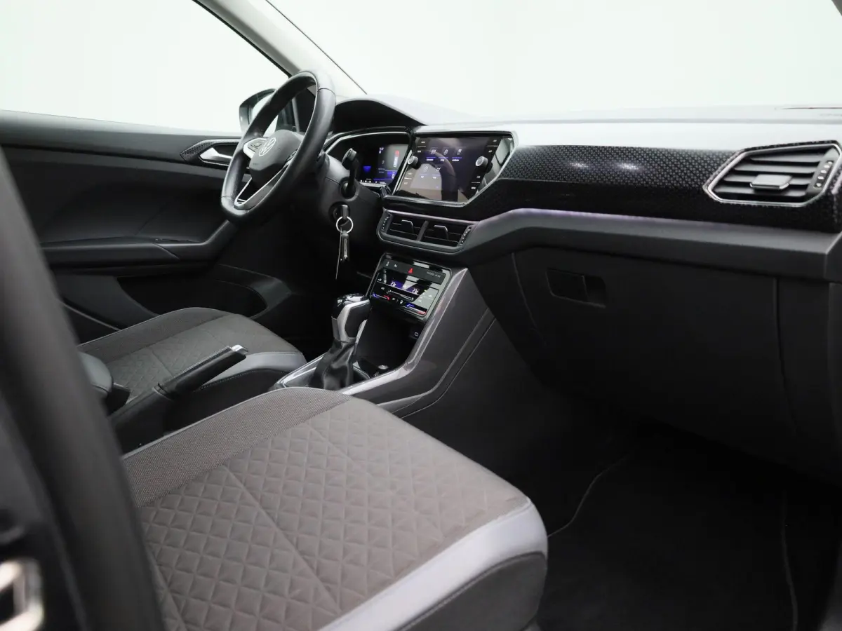 1.0 TSI Style 110 PK| Dealeronderhouden | Navigatie | Parkeersensoren | 17 Inch Velgen | Digitale Cockpit | Buitenspiegels Elektrisch Inklapbaar