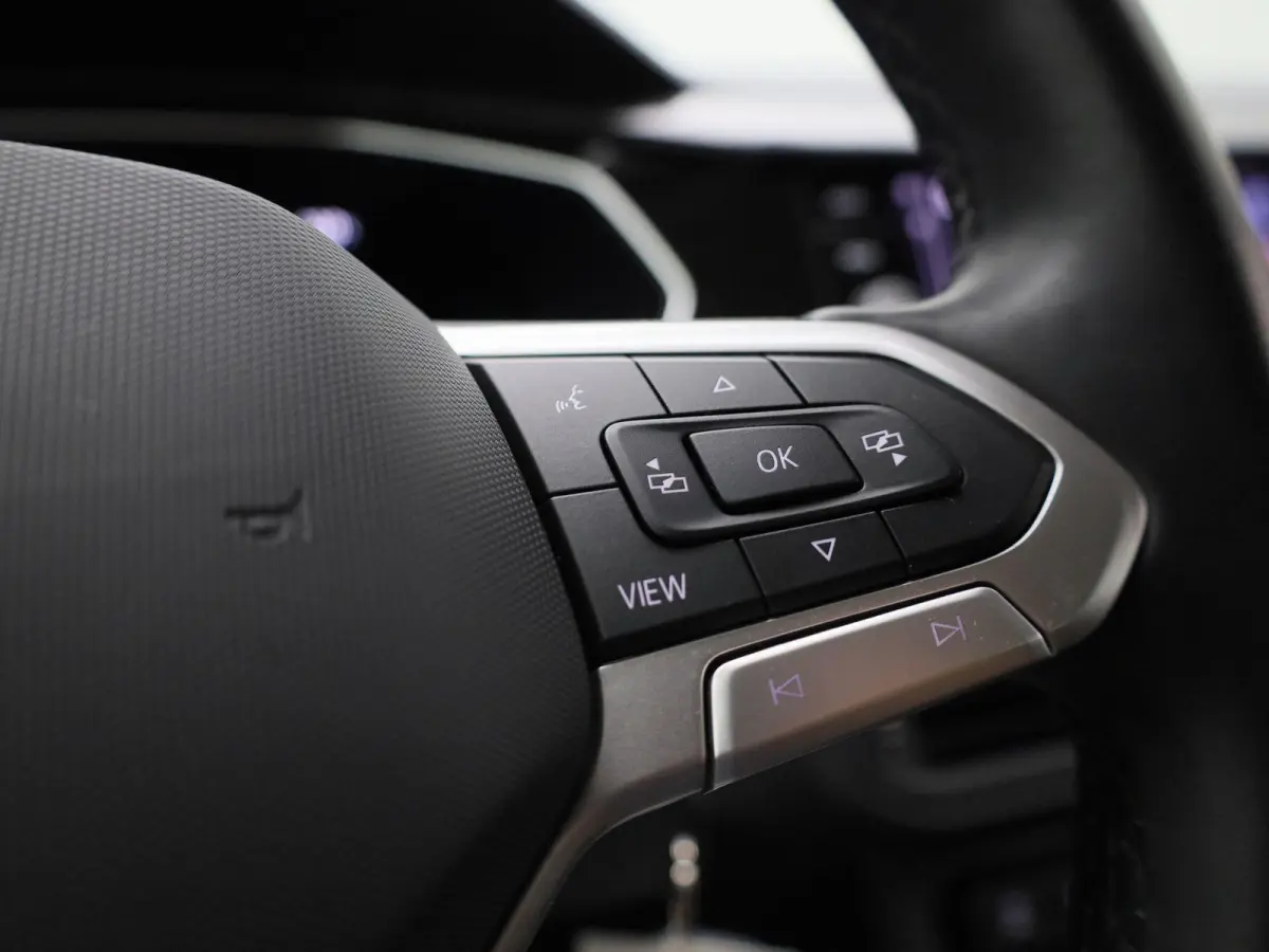 1.0 TSI Style 110 PK| Dealeronderhouden | Navigatie | Parkeersensoren | 17 Inch Velgen | Digitale Cockpit | Buitenspiegels Elektrisch Inklapbaar