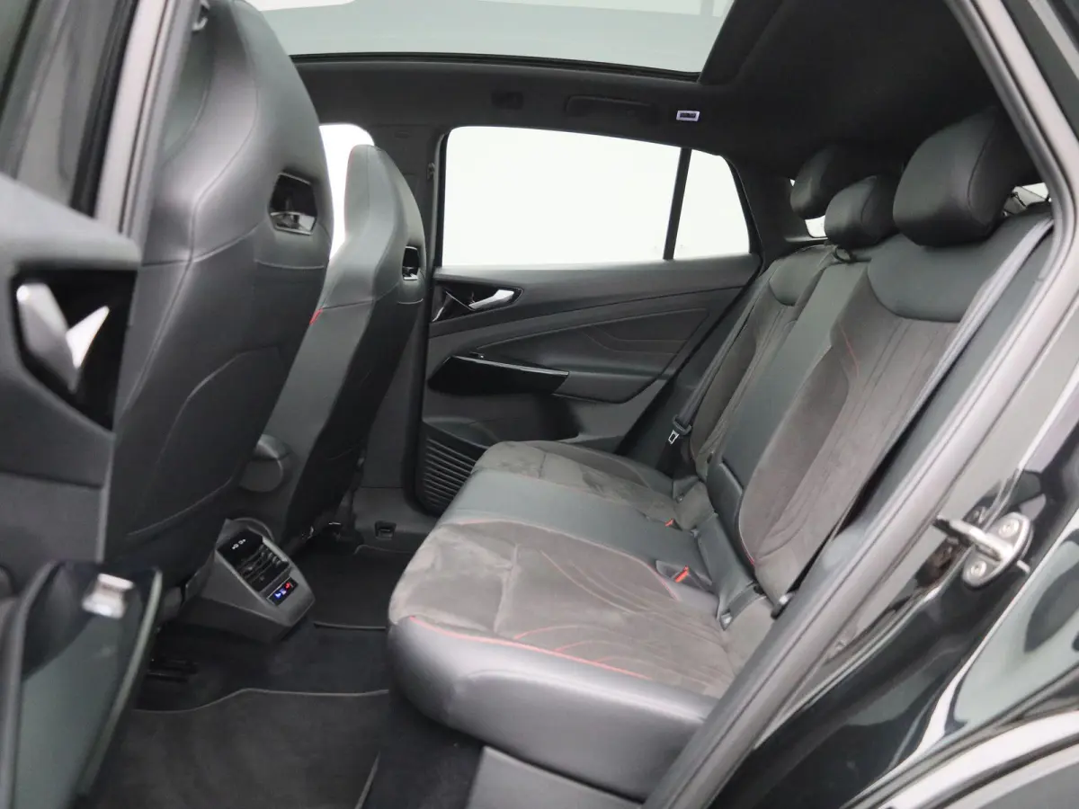 ID.5 GTX 77 kWh 299 PK| Dealeronderhouden | Panoramadak | 21 Inch Velgen | Stoelverwarming | Stuurwielverwarming | Achteruitrijcamera | Elektrische Voorstoelen