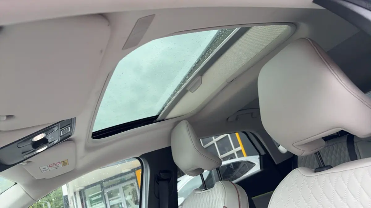 E-TECH plug-in hybrid 160 Initiale Paris | Schuif-/kanteldak | lichtgrijs Lederen Bekl. |