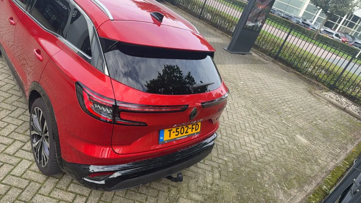 iconic E-Tech full hybrid 200 | Trekhaak | Voorruitverwarming | Adaptieve Cruise Control |