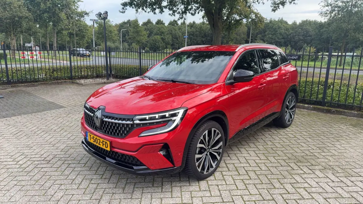 iconic E-Tech full hybrid 200 | Trekhaak | Voorruitverwarming | Adaptieve Cruise Control |