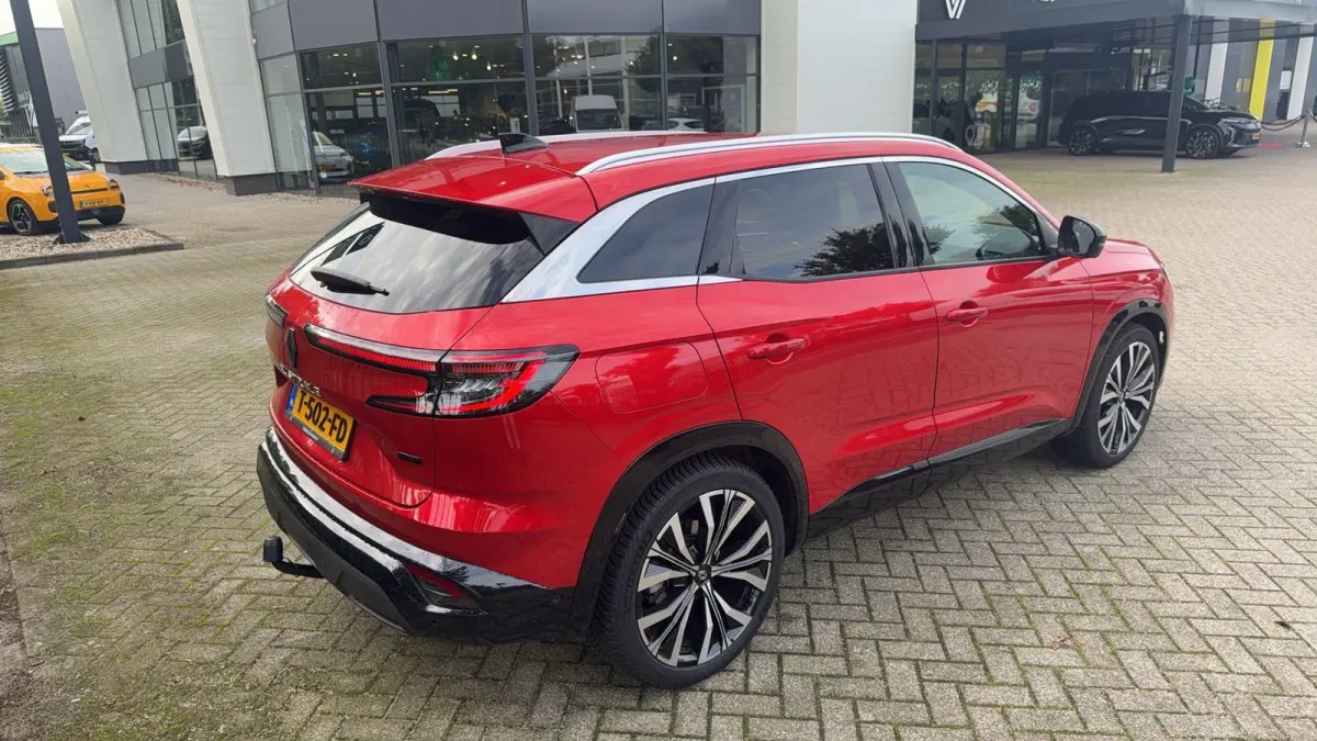 iconic E-Tech full hybrid 200 | Trekhaak | Voorruitverwarming | Adaptieve Cruise Control |
