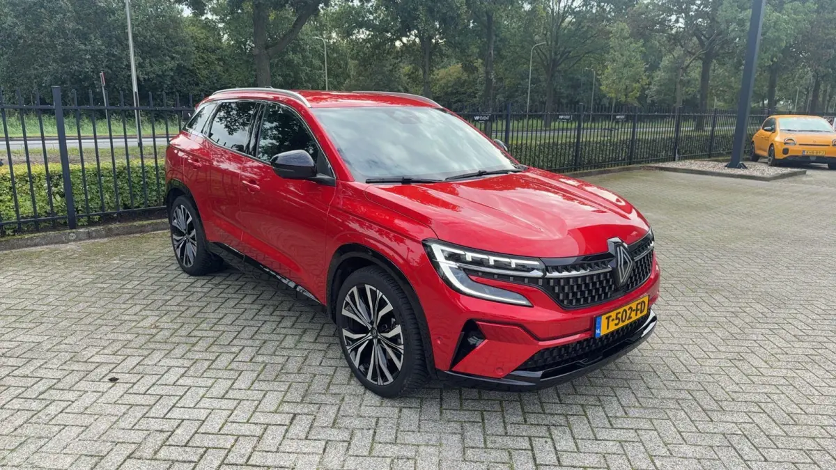 iconic E-Tech full hybrid 200 | Trekhaak | Voorruitverwarming | Adaptieve Cruise Control |