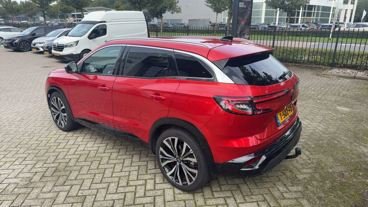 iconic E-Tech full hybrid 200 | Trekhaak | Voorruitverwarming | Adaptieve Cruise Control |