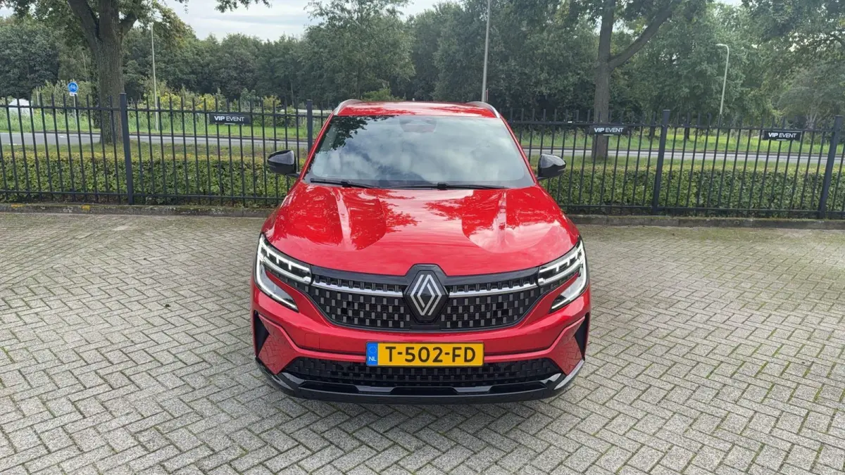 iconic E-Tech full hybrid 200 | Trekhaak | Voorruitverwarming | Adaptieve Cruise Control |