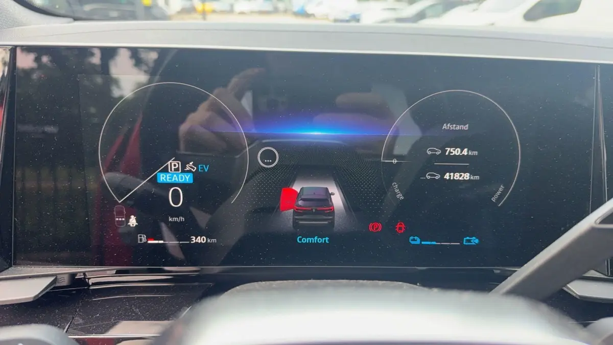 iconic E-Tech full hybrid 200 | Trekhaak | Voorruitverwarming | Adaptieve Cruise Control |