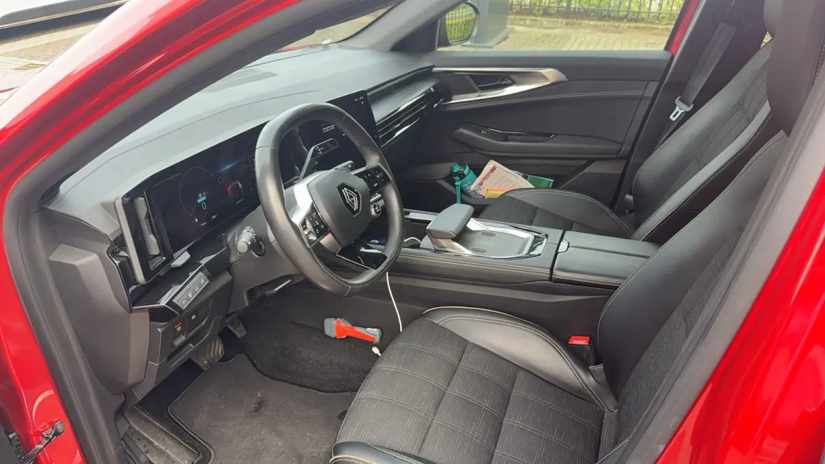 iconic E-Tech full hybrid 200 | Trekhaak | Voorruitverwarming | Adaptieve Cruise Control |