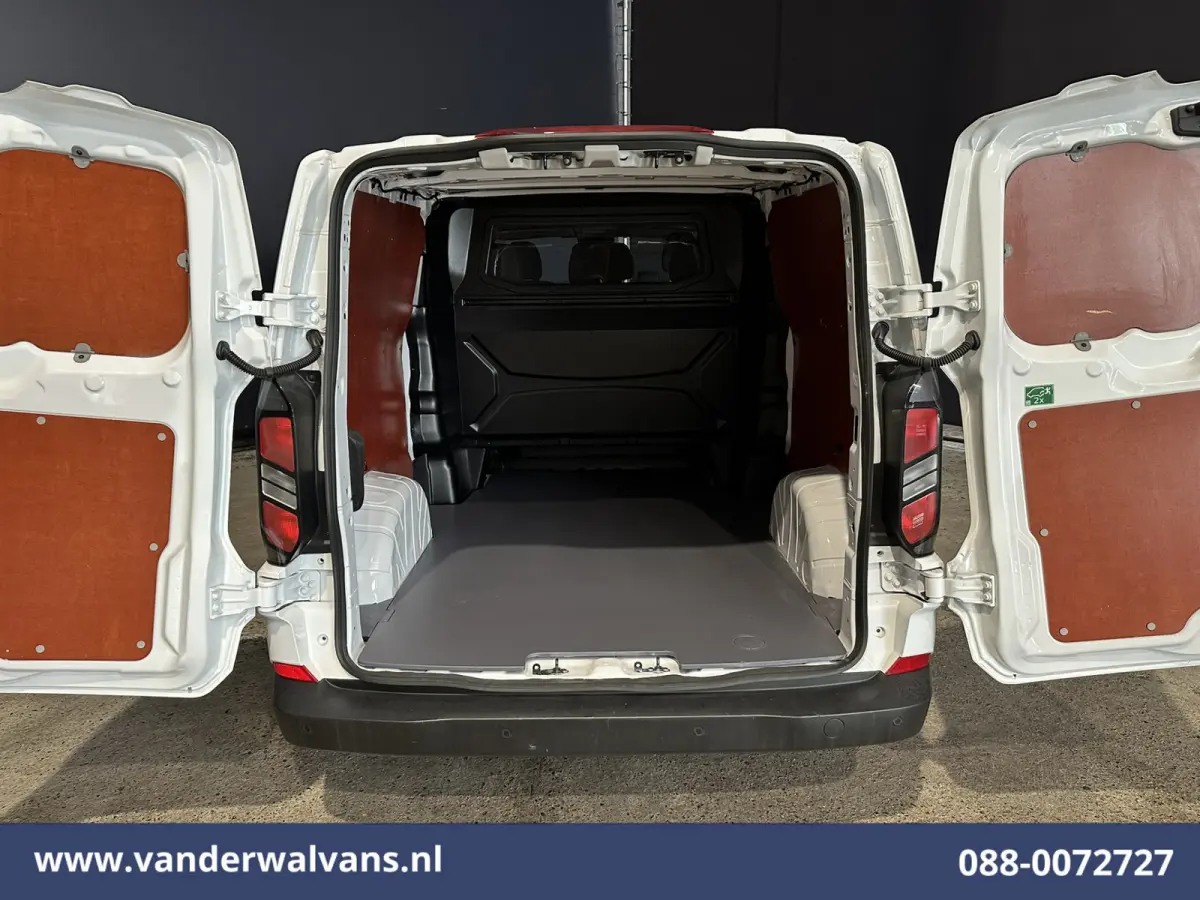 2.0 TDCI 136pk L2H1 Dubbele Cabine Euro6 Airco | 6-Zits | Camera | Apple Carplay | Cruisecontrol | LED Android Auto, Parkeersensoren, Verwarmde voorruit, Bijrijdersbank, 2800kg trekvermogen