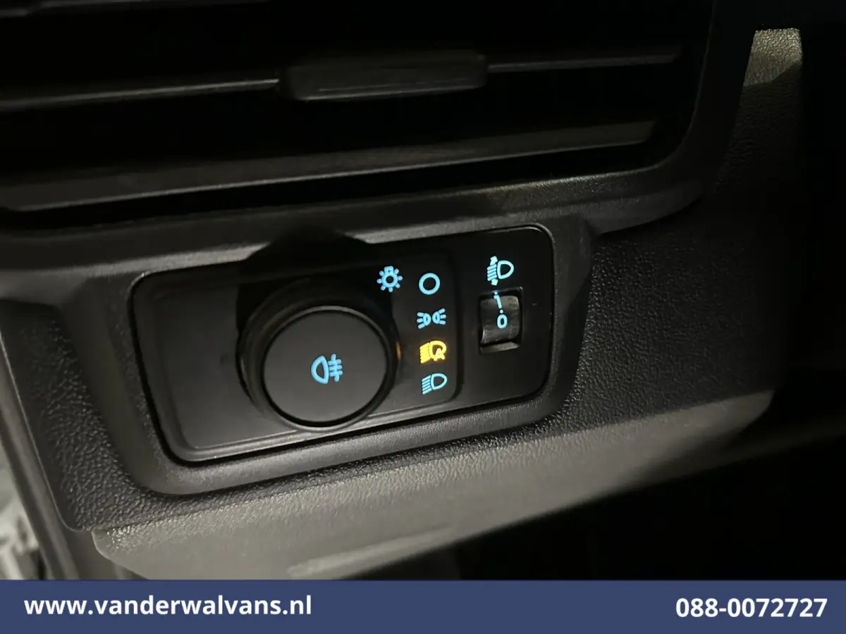 2.0 TDCI 136pk L2H1 Dubbele Cabine Euro6 Airco | 6-Zits | Camera | Apple Carplay | Cruisecontrol | LED Android Auto, Parkeersensoren, Verwarmde voorruit, Bijrijdersbank, 2800kg trekvermogen