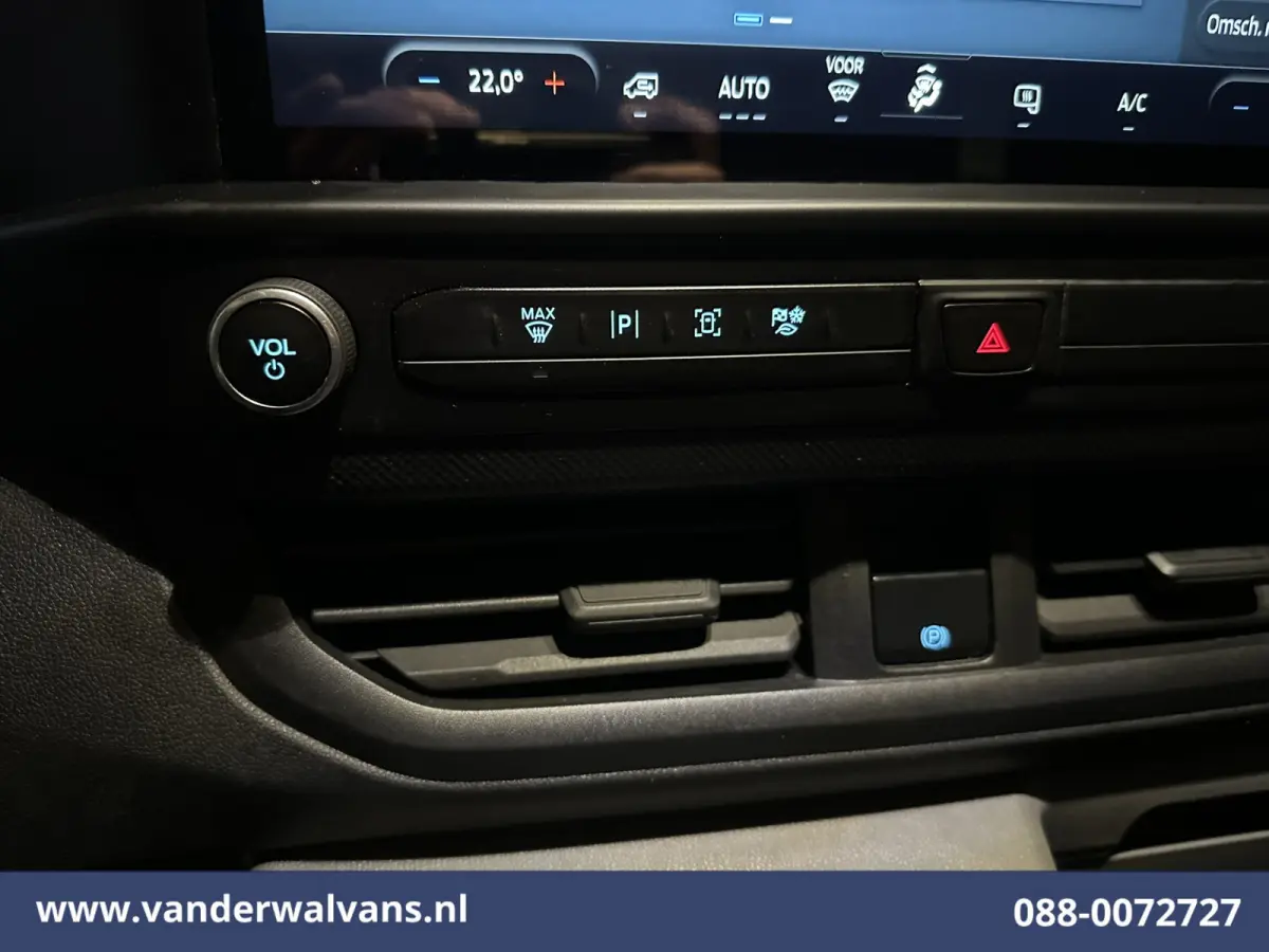 2.0 TDCI 136pk L2H1 Dubbele Cabine Euro6 Airco | 6-Zits | Camera | Apple Carplay | Cruisecontrol | LED Android Auto, Parkeersensoren, Verwarmde voorruit, Bijrijdersbank, 2800kg trekvermogen