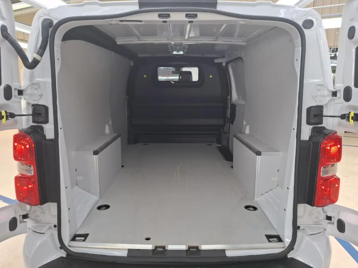 L3 75kWh | 8 JAAR GARANTIE | CAMERA | DRAADLOOS CARPLAY | BETIMMERING | LED | 17" LM VELGEN | COMFORT WAND |
