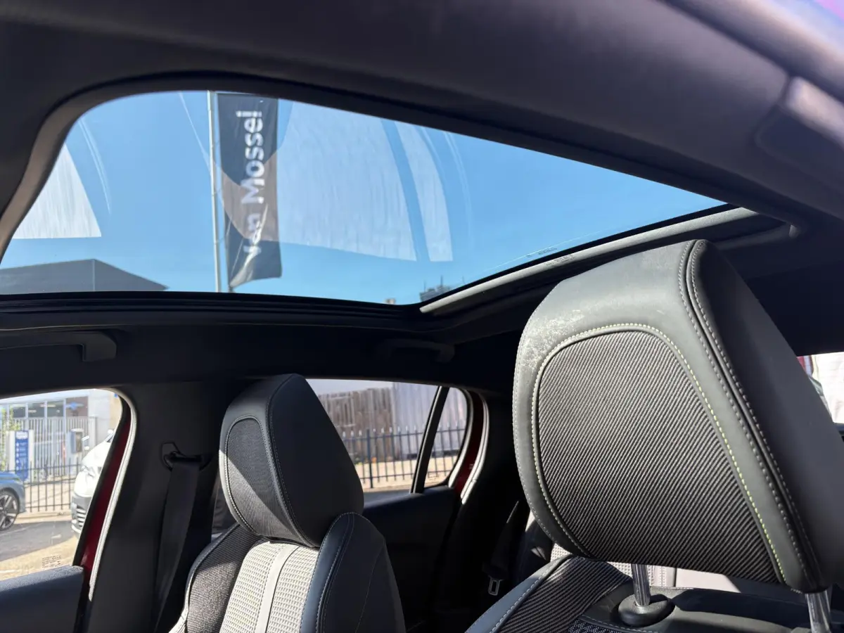 1.2 PureTech 100 GT | Panoramadak | Navigatie | Camera | Unieke tellerstand!