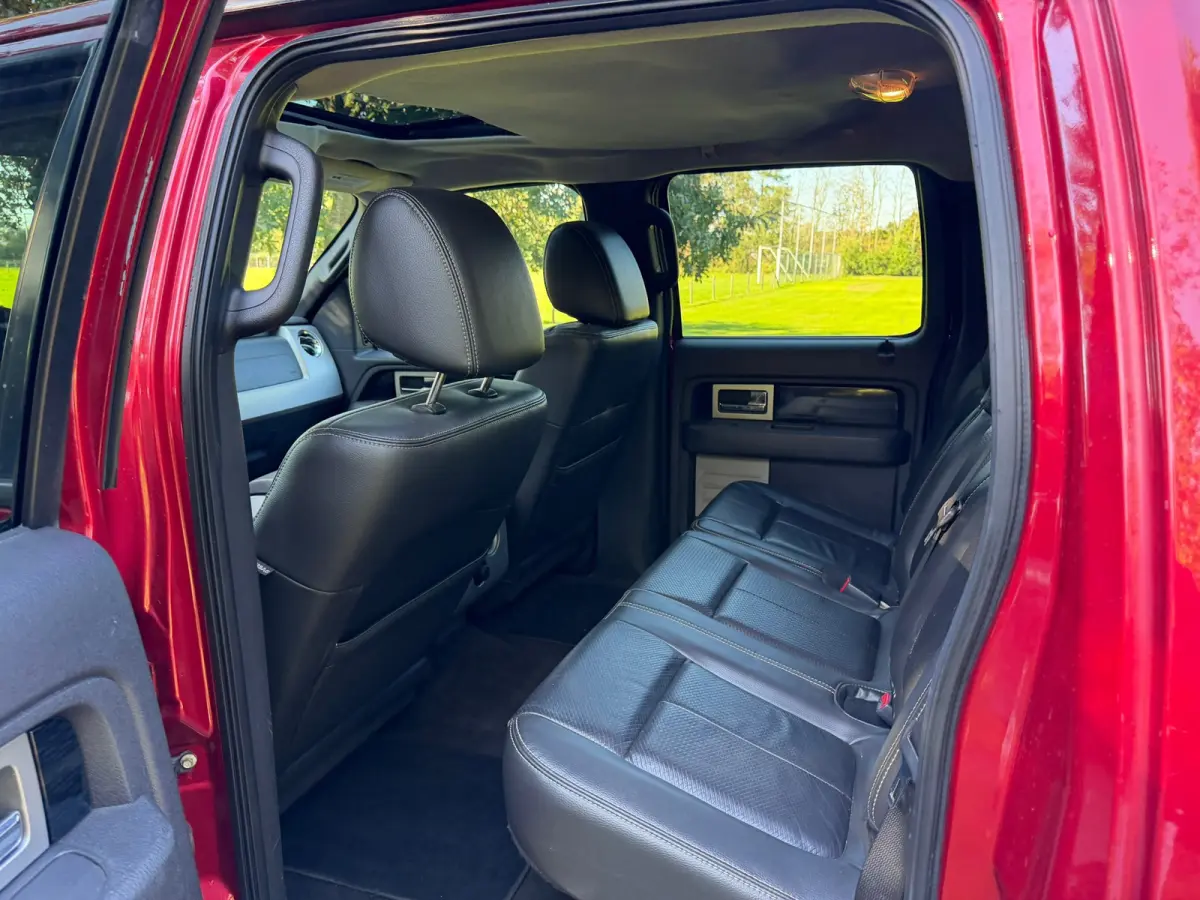 |V8 + Leder + Airco + Cruise Nu € 15.975,-!!!