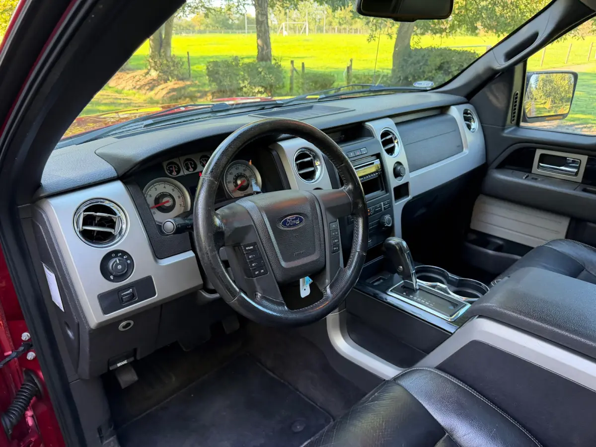 |V8 + Leder + Airco + Cruise Nu € 15.975,-!!!