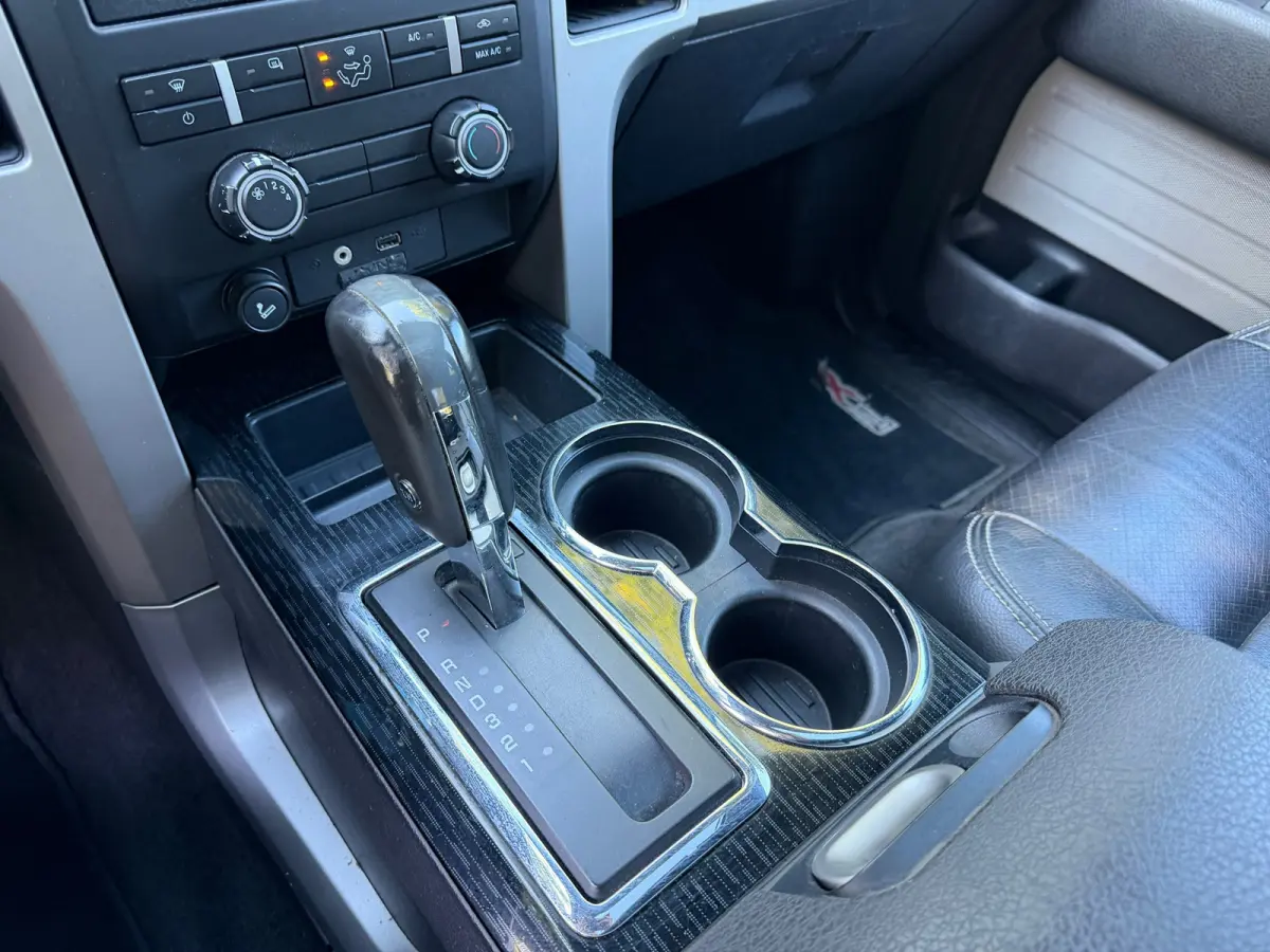|V8 + Leder + Airco + Cruise Nu € 15.975,-!!!