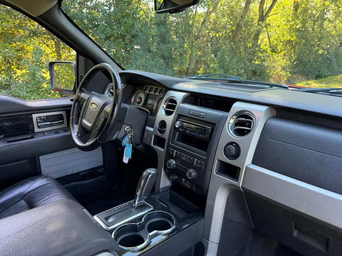 |V8 + Leder + Airco + Cruise Nu € 15.975,-!!!